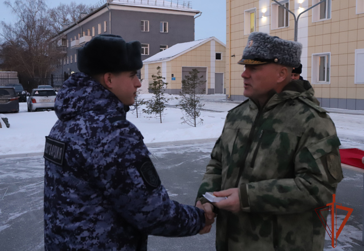 В Новосибирске сотрудники вневедомственной охраны Росгвардии награждены за профессионализм и смекалку