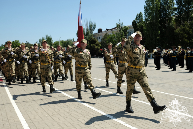 Росгвардейцы приняли участие в параде Победы в Каспийске