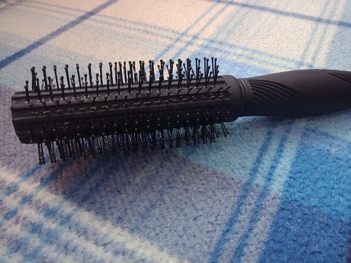 Врач из Уфы объяснил причину выпадения волос после болезней и дал советы по их укреплению
