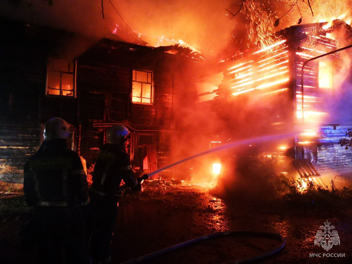 За сутки в Кировской области сгорели балкон, хозпостройка и жилой дом