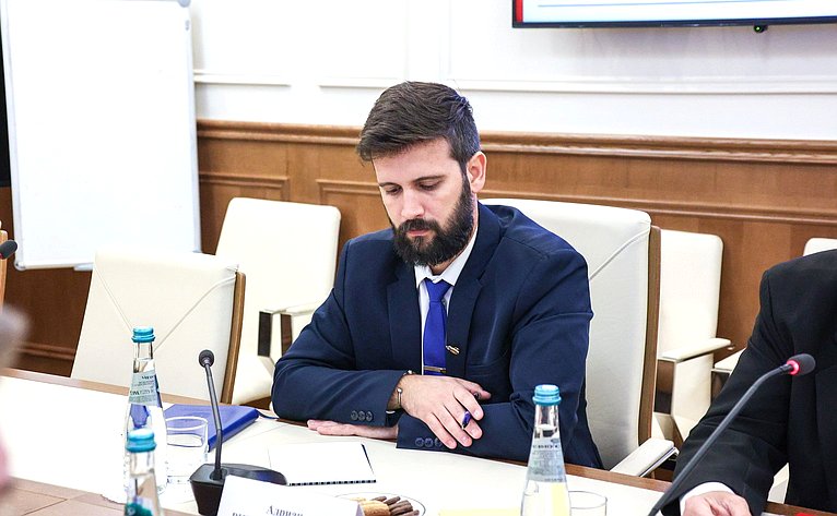 Встреча председателя Комитета СФ по федеративному устройству, региональной политике, местному самоуправлению и делам Севера Андрея Шевченко с Чрезвычайным и Полномочным Послом Республики Куба в Российской Федерации Энрике Орта Гонсалесом