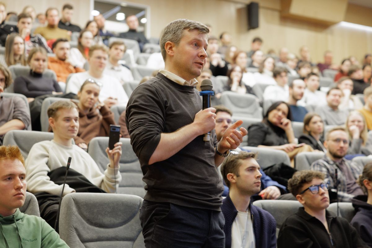 Было очень много вопросов и в зале, и в телеграм-канале Политеха 