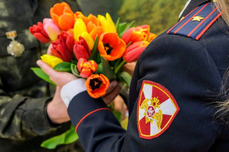 Поздравление начальника Управления Росгвардии по Смоленской области полковника полиции Валерия Пчелинцева 