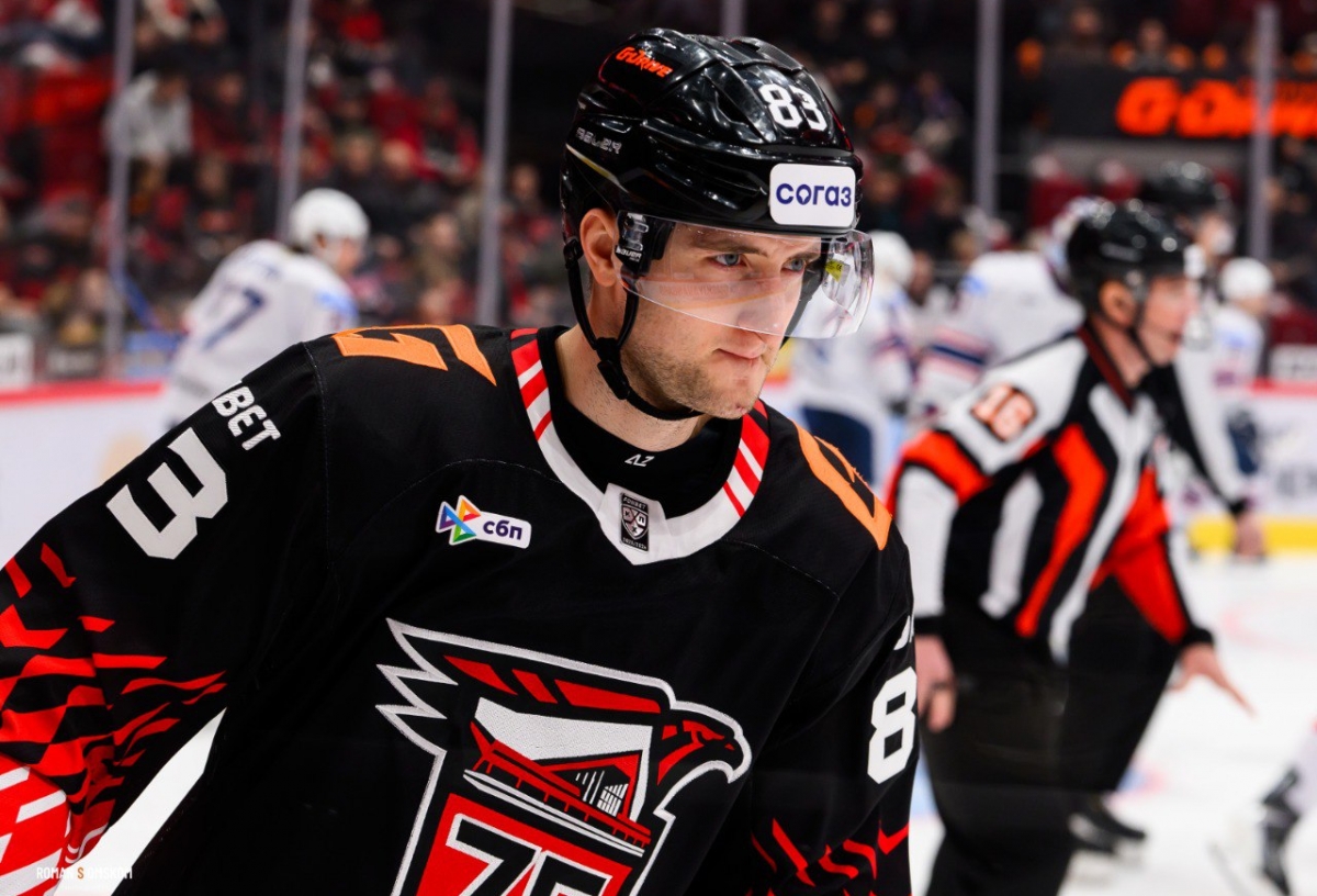 Нападающий омского «Авангарда» Александр Волков получил серьезную травму