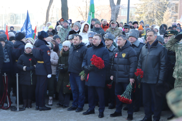 Начальник Управления Росгвардии по Пермскому краю принял участие в открытии памятника в честь участников специальной военной операции