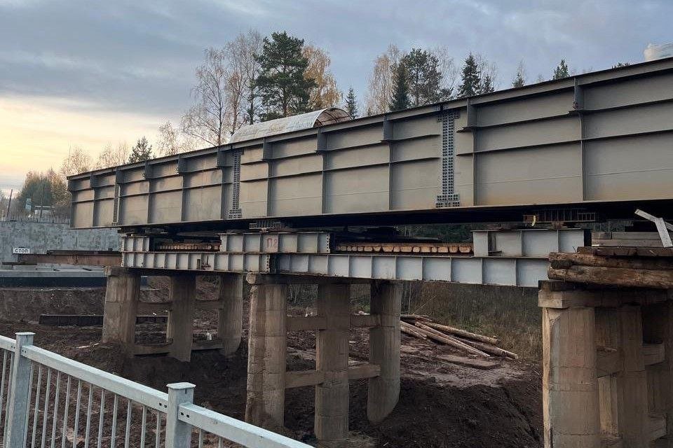 Ремонт моста через реку Лып рядом с посёлком Кез идёт по графику