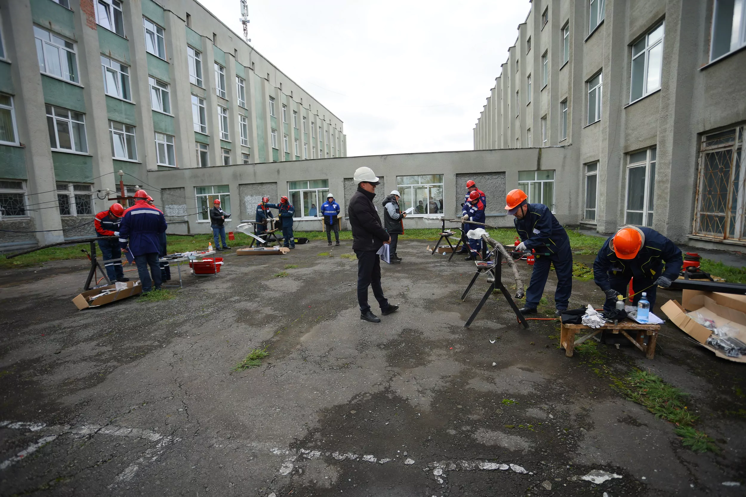 В Екатеринбурге прошел ежегодный конкурс профессионального мастерства «Лучший кабельщик – электромонтер по ремонту и монтажу кабельных линий»