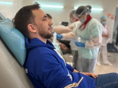 Сдача кровиМолодогвардейцы Чувашии приняли участие в акции по сдаче донорской крови 20 апреля — День донора в России 
