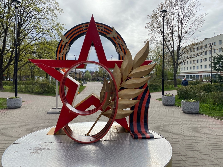 Гатчину украсили ко Дню Победы