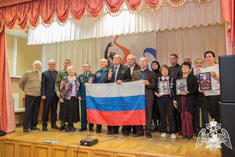 Офицеры СОБР «Белогор» Росгвардии почтили память погибших товарищей на вечере-реквиеме в Белгороде