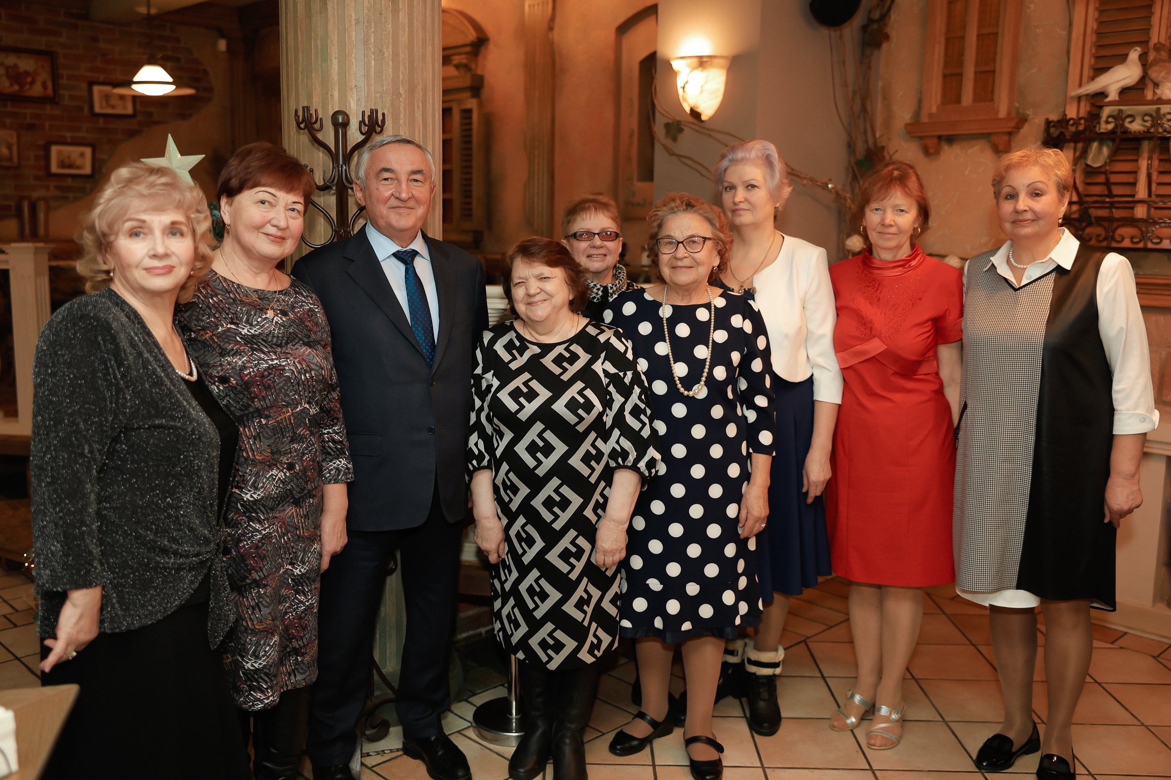 С юбилеем 50 лет. 50 лет мужчине. С юбилеем 50 школа. С юбилеем школа. Медаль 50 лет.