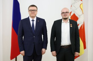 Алексей Текслер вручил государственные и региональные награды южноуральцам. Автор фото - Наиль Фаттахов 