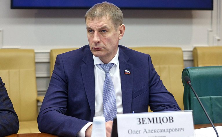 Олег Земцов