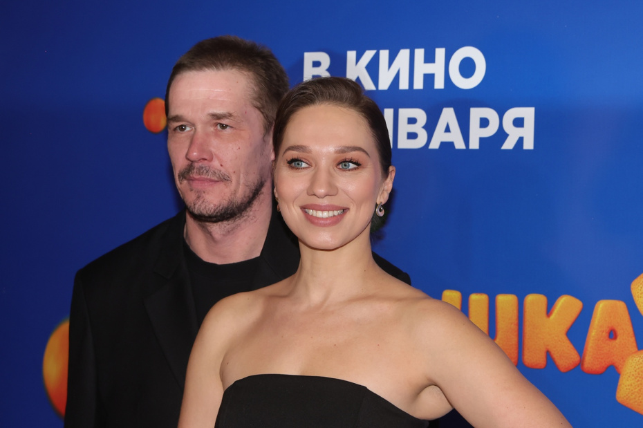 Артем Быстров и актриса Ксения Теплова на премьере фильма «Чебурашка-2»