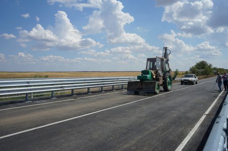 В Ершовском районе по просьбам жителей отремонтировали 37 км трассы 