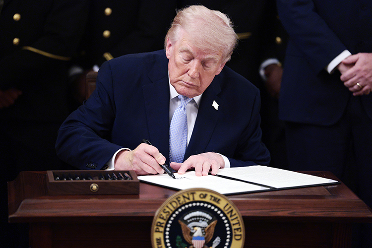 «В целом война Трампа с Ираном подвергается в ЕС достаточно резкой критике, и это показывает нам, что Европа фактически бросает вызов своему главному союзнику»