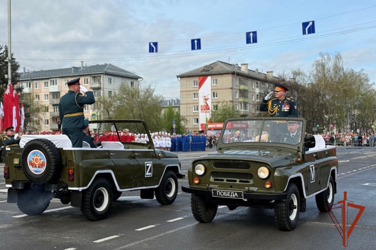 Командир Северского соединения Росгвардии принял праздничный парад в честь юбилея Великой Победы (видео)