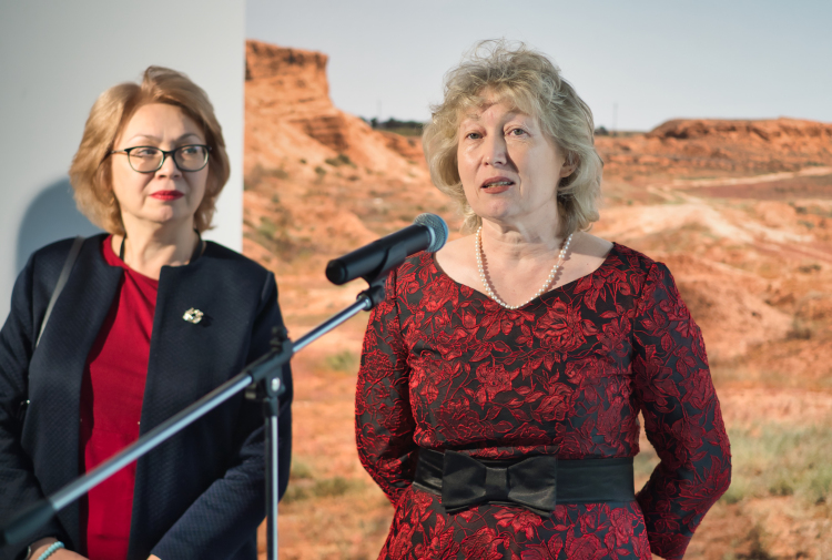 Миляуша Хабутдинова (справа) регулярно в хорошем смысле баламутит творческое «болото» РТ