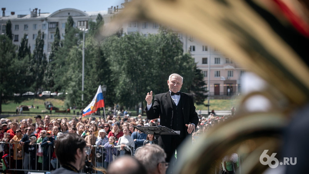 День дню передает песня