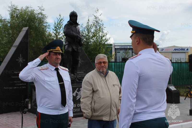 98 лет на страже безопасности: Торжественное собрание в 132-й пожарно-спасательной части Ханты-Мансийска