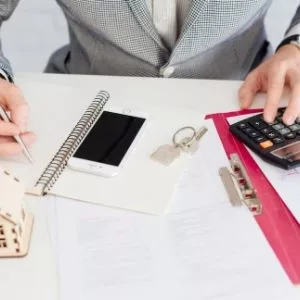 Вложиться в новостройку и не прогадать: порядок покупки квартиры и варианты получения дохода