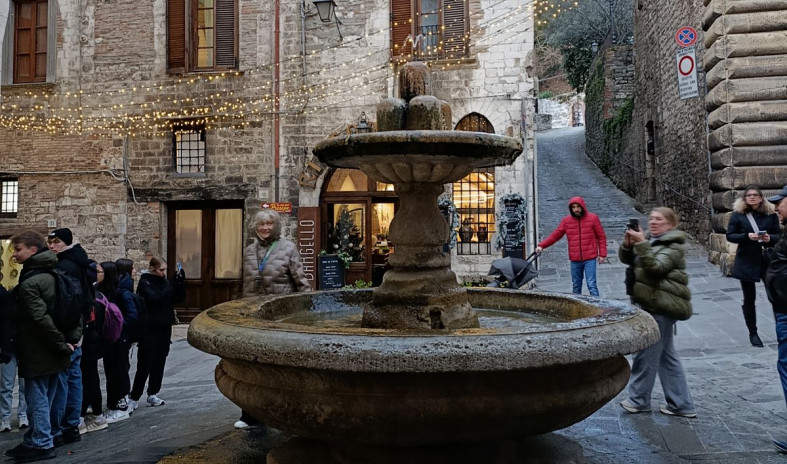 Губбио фонтан сумашедших