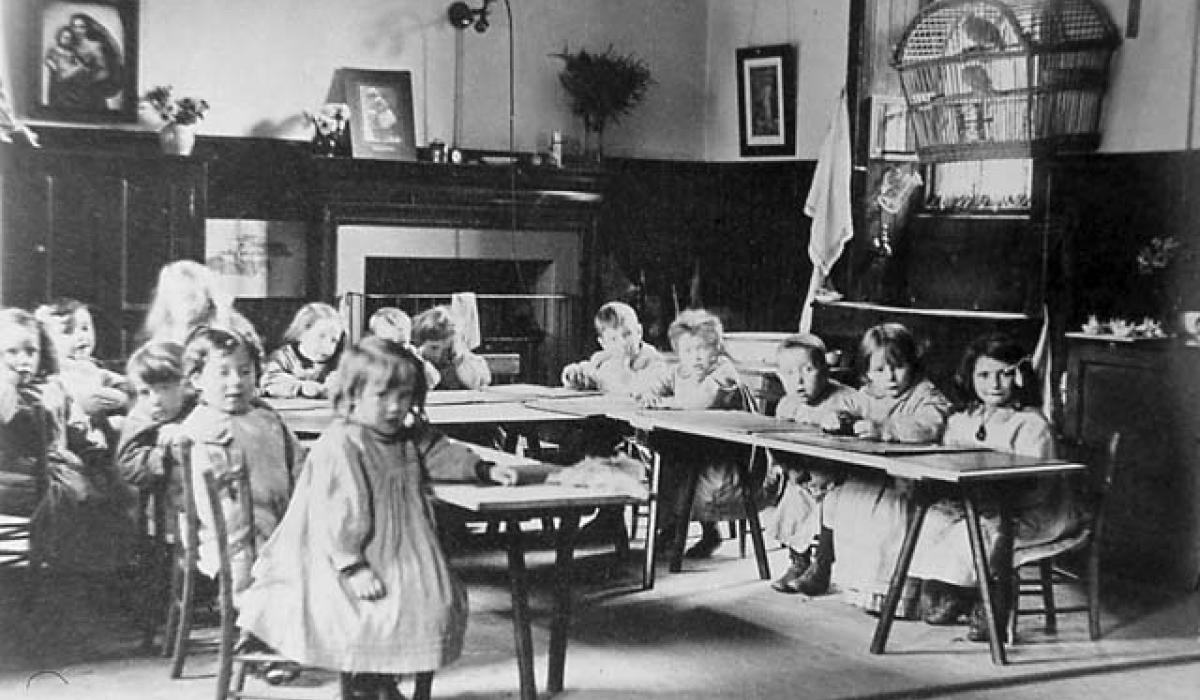 Детский сад фридриха фребеля. Первые детские сады. Детские сады история создания. Детские сады история создания. Активный отдых 1930.