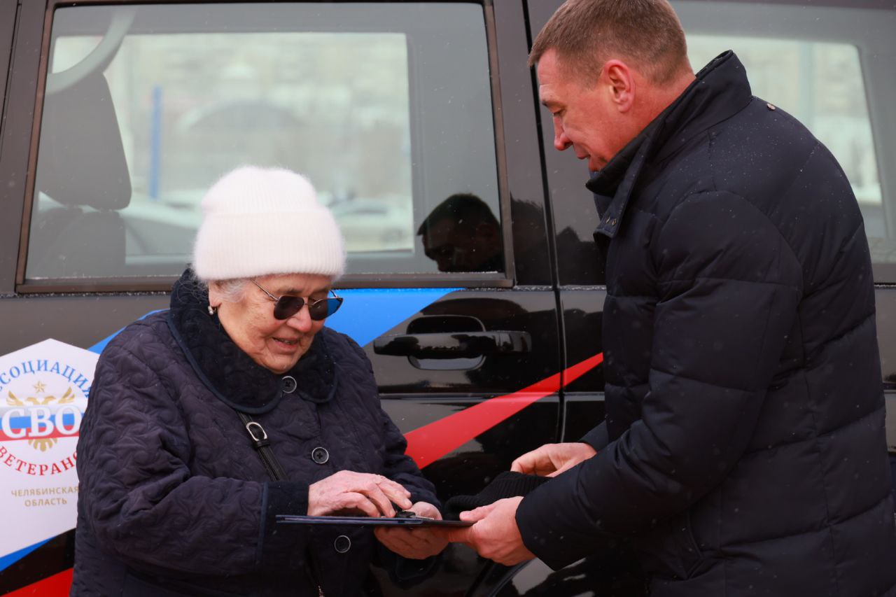 «Большому сердцу – большая машина»: в Челябинске 86-летнему волонтёру СВО подарили «Патриот»