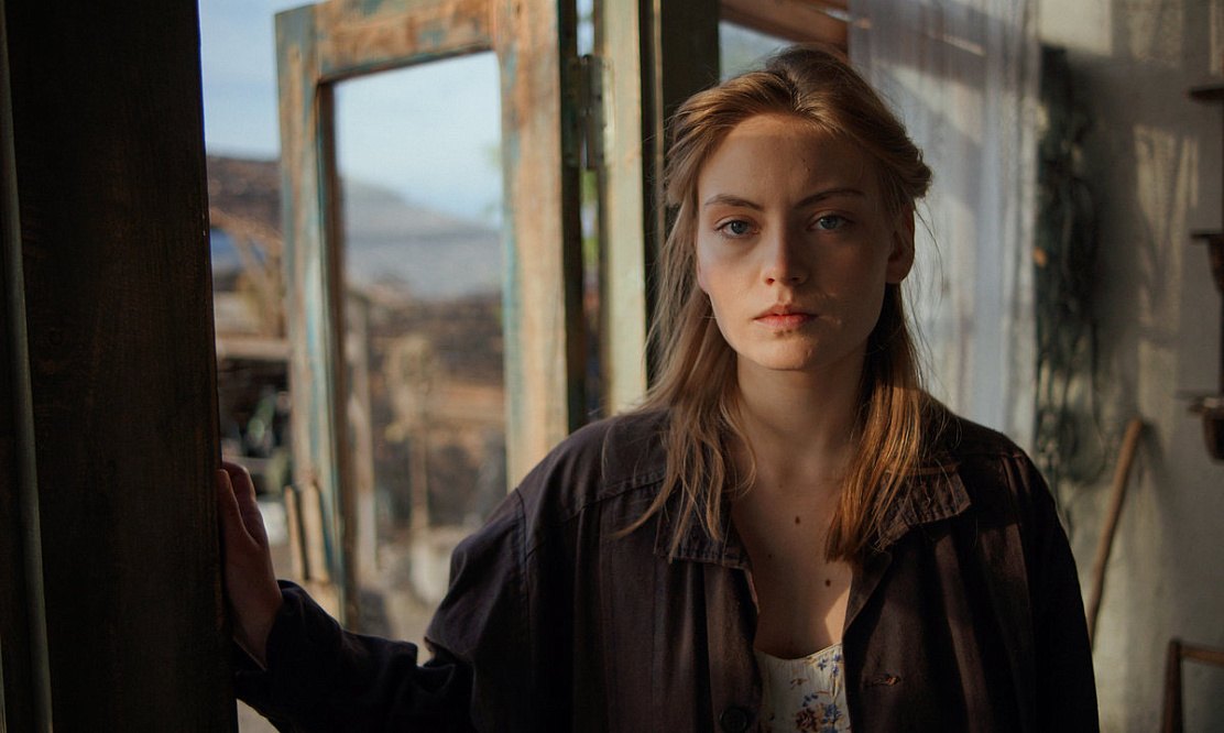 Любовь, кровь и деньги: актриса Серафима Гощанская – о фильме «Ветер», ИИ в кино и осторожности перед новыми технологиями