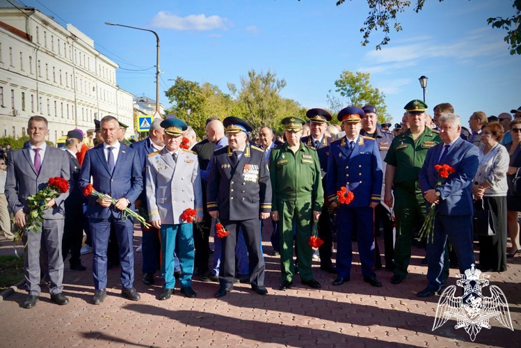 Сотрудники Росгвардии приняли участие в открытии бюста Герою России Игорю Кириллову в Костроме 