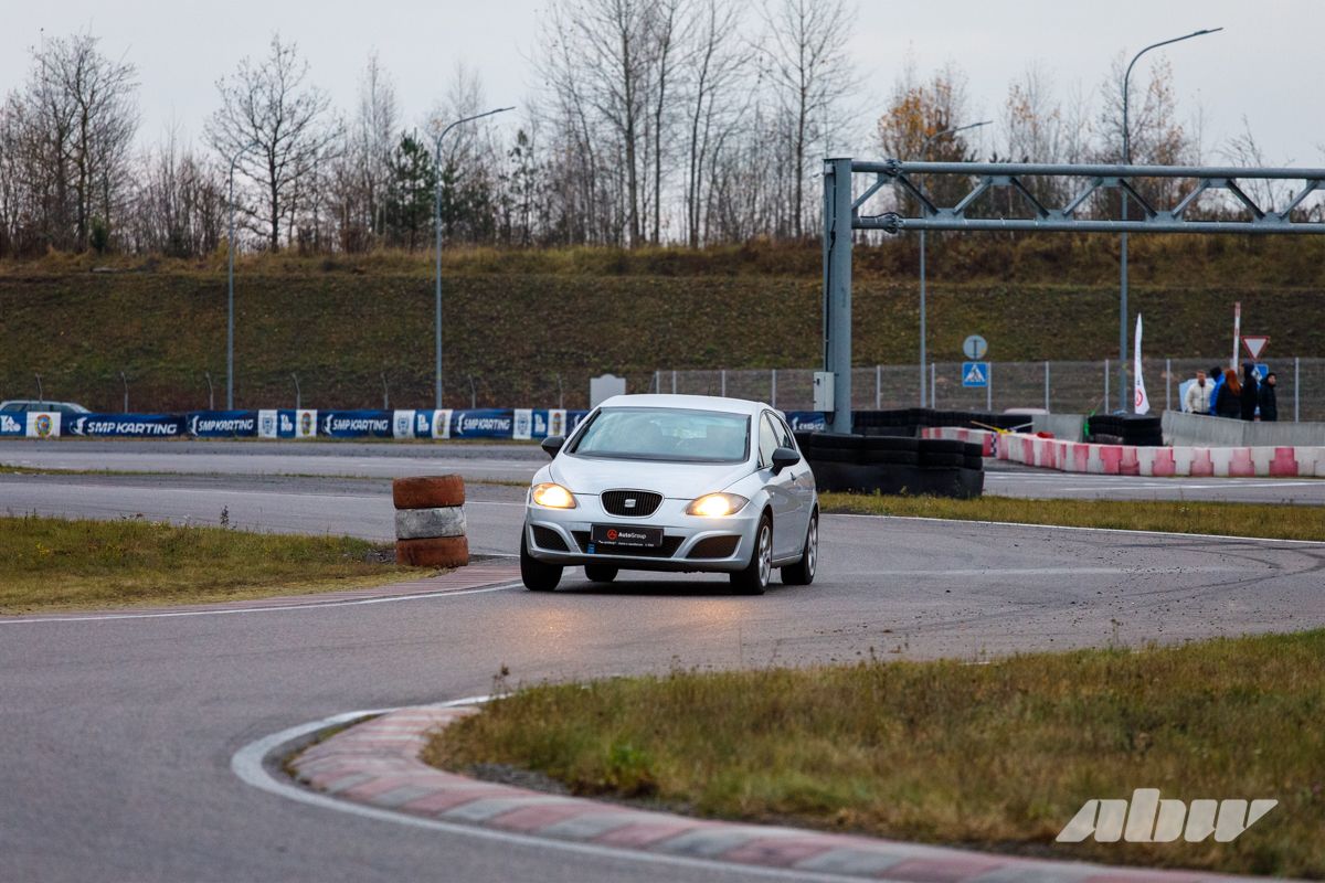 Кто на Boxster, кто на Corvette: смотрите, какие авто приехали на трек-день под Минском