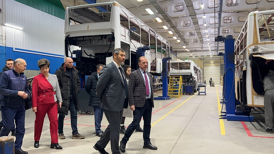 Глава Минпромторга посетил автобусное производство РариТЭК