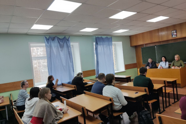 Сотрудники профильных отделов регионального управления юстиции встретились со студентами ведомственного ВУЗа ФСИН России (18.03.2025) Фото 1