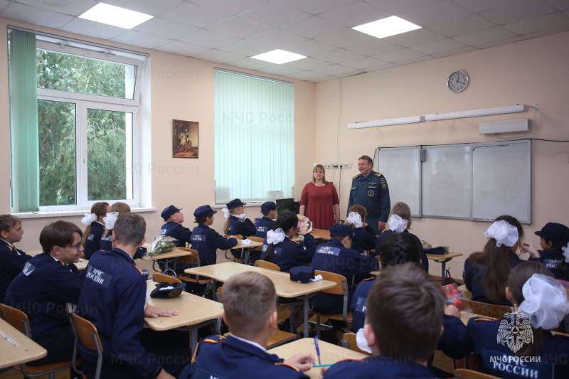 Учителя кадетских классов МЧС России обучают будущих спасателей