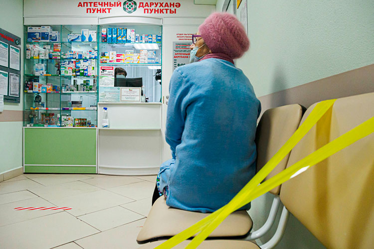 В 2025 году на лекарства для льготников заложено 7,4 млрд рублей, из них 677 млн рублей — на препараты для 359 граждан с орфанными заболеваниями