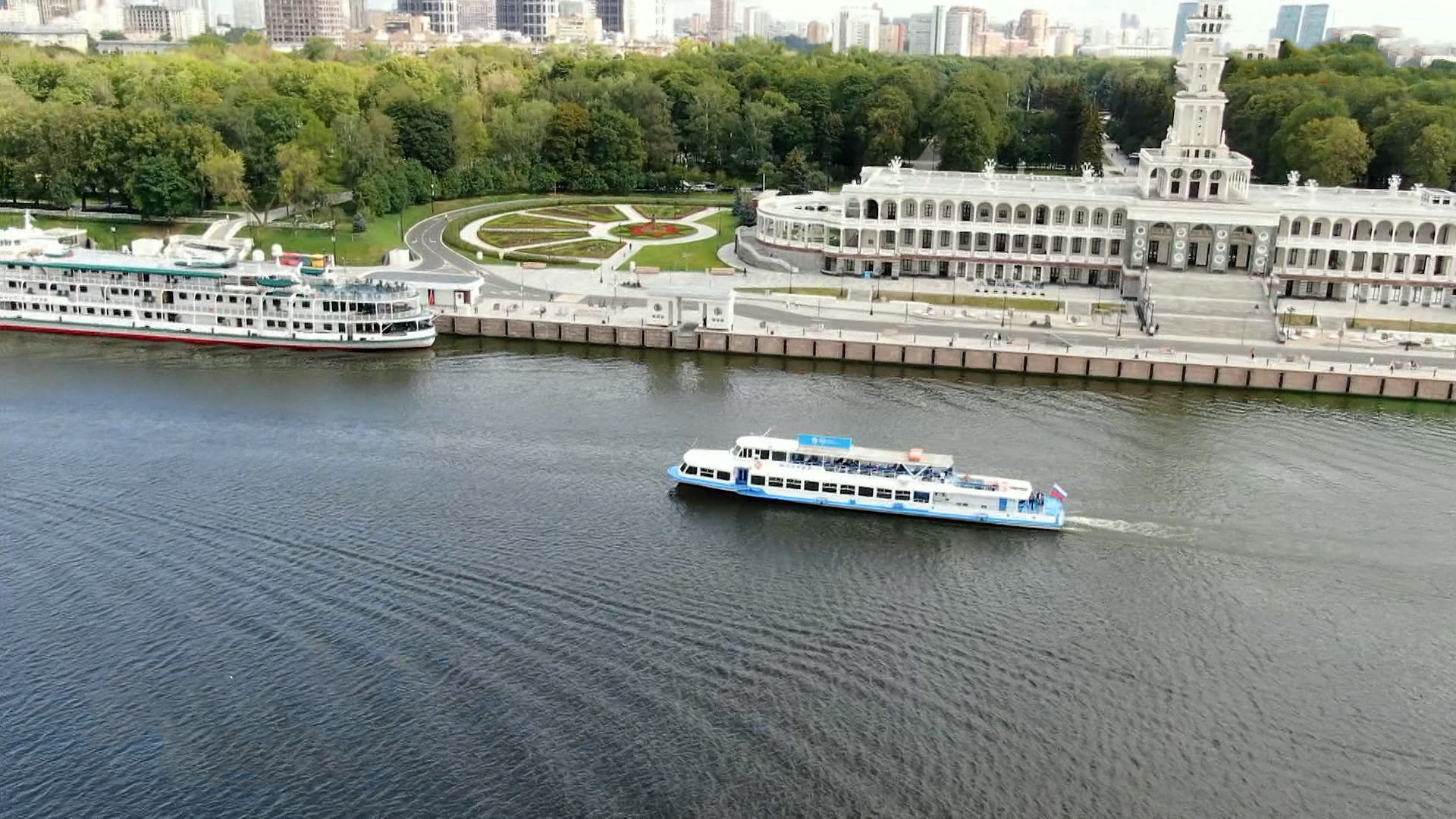 Паром москва. Паром Речной вокзал Тушино. Речной трамвайчик Тушино Речной вокзал. Северный Речной вокзал Северное Тушино. Северный Речной вокзал навигация.