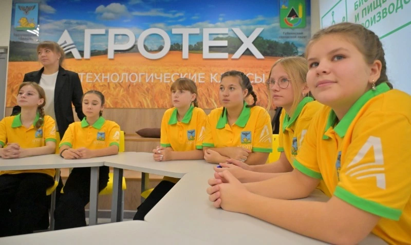 Школьники посёлка Троицкий продолжили обучение в агротехнологическом классе
