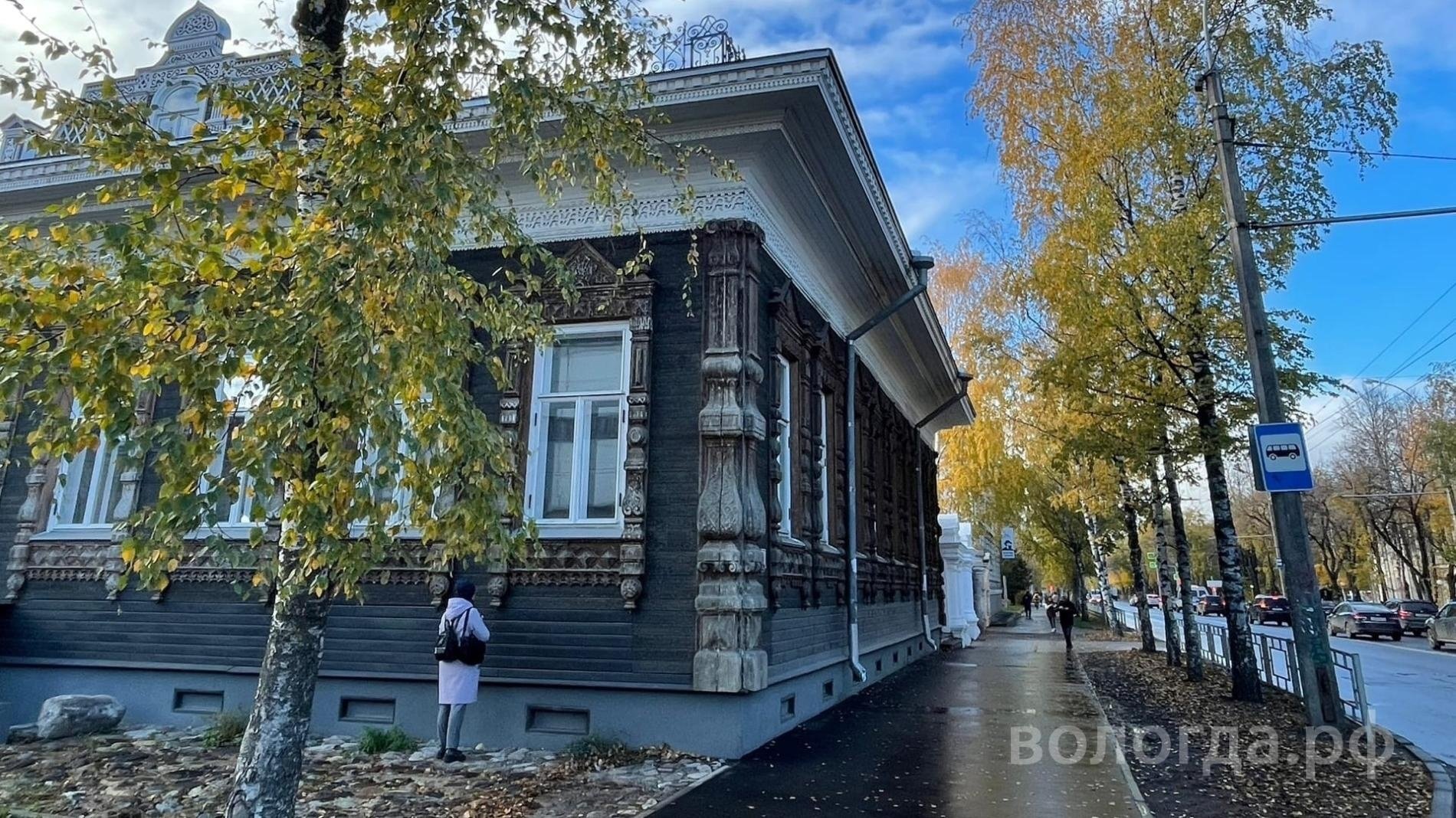 Дом вологодского масла вологда. Дом купца Бурлова Вологда. Октябрьская 11 Вологда. Русский дом Вологда. Вологда Октябрьская 11 дом Бурлова.