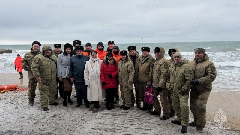 Крымские спасатели обеспечили безопасность во время крещенских кyпаний