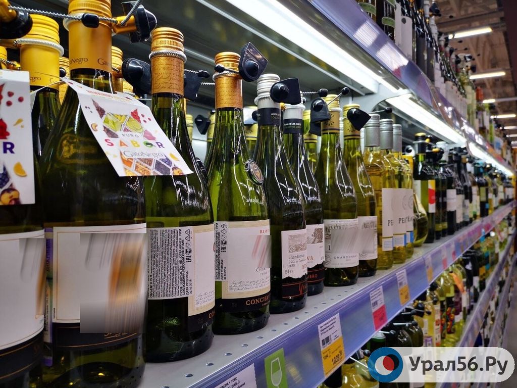 Алкогольная продукция в магазине. Фото из архива