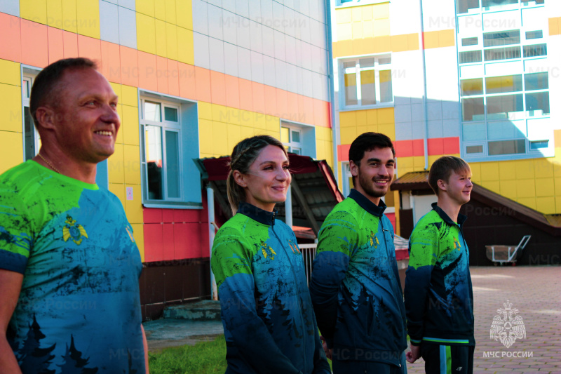 Зарядка с чемпионами: юные таланты МБОУ «Центр образования №7» вдохновлены примером сборной Югры по пожарно-спасательному спорту