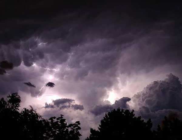 Мощный шторм, обрушившийся на Москву, показали со спутника (ФОТО, ВИДЕО)