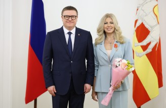 Алексей Текслер вручил государственные и региональные награды южноуральцам. Автор фото - Наиль Фаттахов 