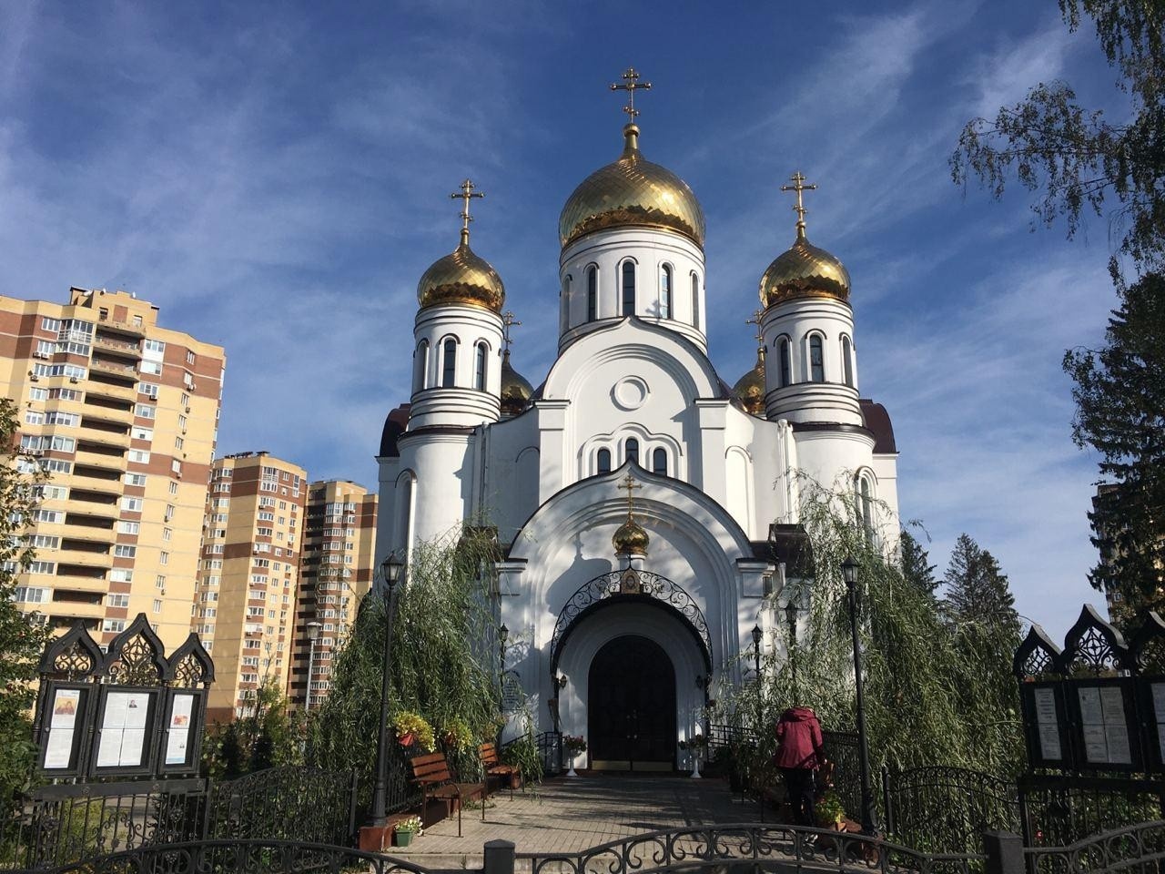 Храм в городе фото
