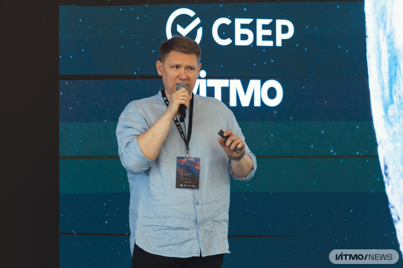 Исполнительный директор Управления развития цифровых рынков блока «Технологии» Сбера Дмитрий Ермаков. Фото: Дмитрий Григорьев / ITMO NEWS 