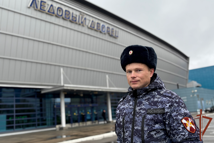В Череповце сотрудники Росгвардии обеспечили безопасность хоккейного матча КХЛ
