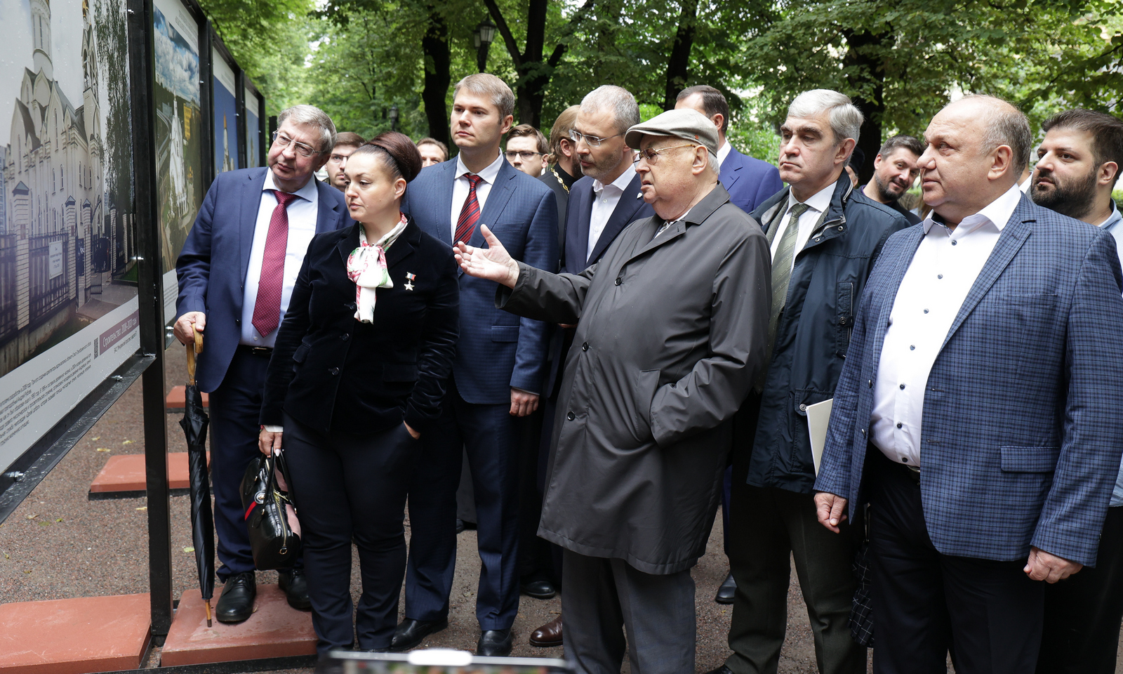 Возрождение московская. Ведущий круглого стола. Православные сайты. Возрождение московская. Мэр москвы.