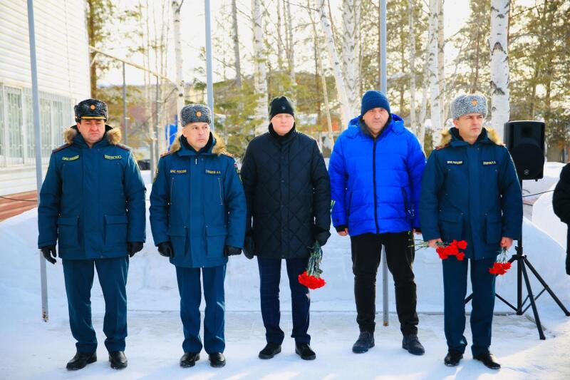 В Пыть-Яхе увековечили память ветерана МЧС России, погибшего в зоне специальной военной операции