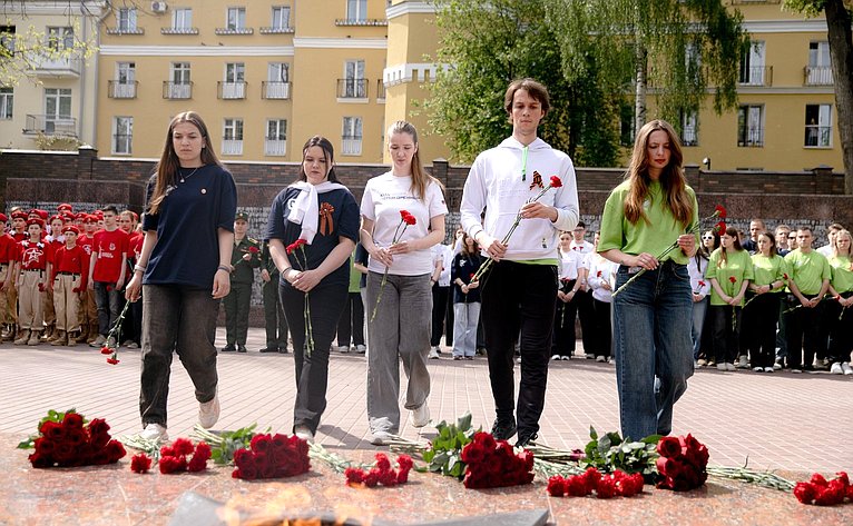Митинг, возложение цветов в сквере Памяти Героев выставке «Возрождение Донбасса»