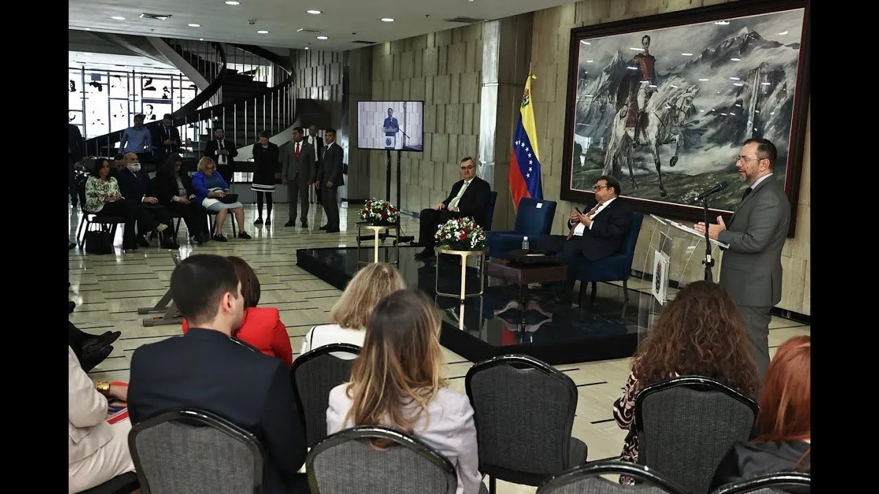Министерство иностранных дел Венесуэлы и посольство РФ провели в Каракасе совместную конференцию